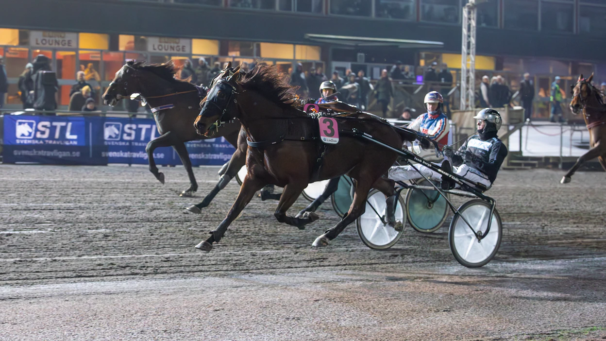 Kuvassa Halmstadissa pronssidivisoonakarsinnan voittavan Mellby Indigon ennätys on 12,7a täydeltä matkalta.