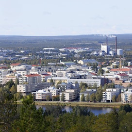 Ounasvaaralta katsottuna näkee, miten metsäinen kaupunki Rovaniemi on.