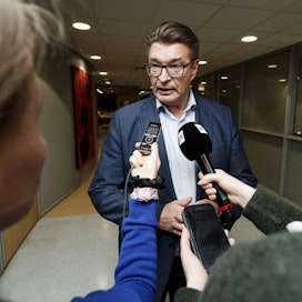 Sovittelua Ammattiliitto Pron ja Metsäteollisuus ry:n välisessä kiistassa jatketaan valtakunnansovittelijan toimistolla keskiviikkona kello 18, Pron puheenjohtaja Jorma Malinen kertoi.
