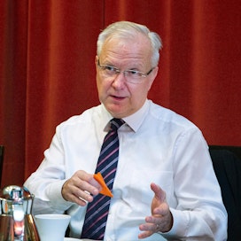 Pääjohtaja Olli Rehn haluaa uudistaa työmarkkinaneuvottelut.