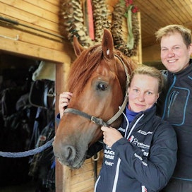 Antti Ojanperä ja Jutta Ihalainen ovat keskittyneet viime viikkoina treenaamaan hevosiaan, eikä Team Ojanperän kilpureita ole esiintynyt lähtölistoilla. Vuoden 2015 ravikuningas, ME-ori Jokivarren Kunkku tähyilee lokakuisen leikkauksen jälkeen radoille.
