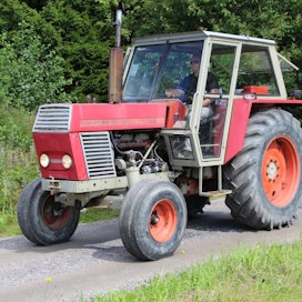 Zetor Crystal 8011. 1968–81, Lišen, Brno ja 1981–87 Martin, Tšekkoslovakia. Traktoria on valmistettu yhteensä 37 777 kpl.