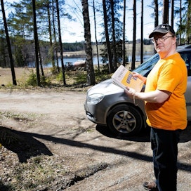 Ari Tollola jakoi lehtipostia viime viikolla Saarijärvellä.