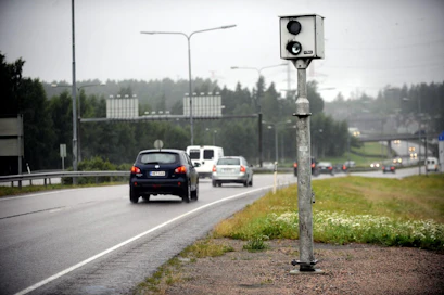 Suomessa on 900 kameratolppaa ja 90 kameraa, joita vaihdellaan tolpasta toiseen. LEHTIKUVA / Mikko Stig