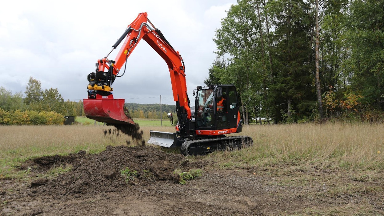 Kubota KX080-4a was in the second place.