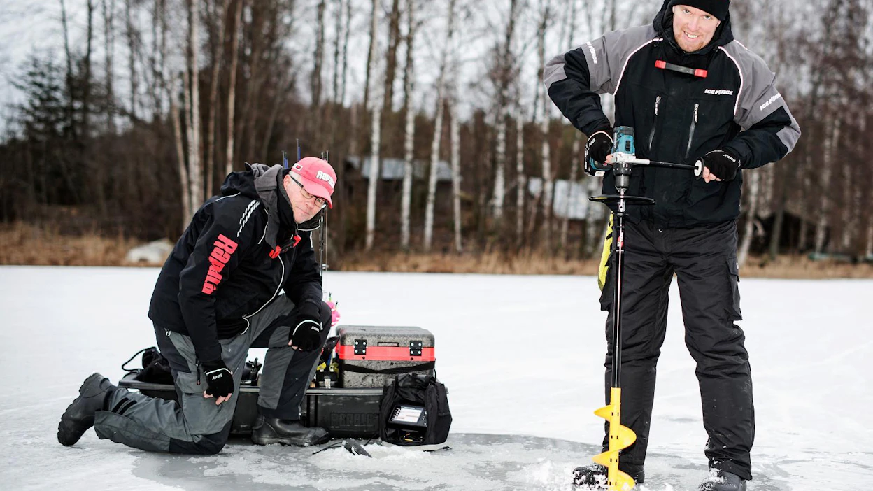 Tee se itse -miesten kannattaa malttaa, omien viritysten sijaan kairan adapteriin tulee kiinnittää vain apukahvalla varustettuja akkuporakoneita, sanoo Kimmo Mänttäri. Moottorivoiman lisäksi kairojen tuotekehitys keskittyy kairojen painon keventämiseen, sanoo Samuel Lehtonen.
