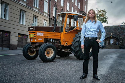 Helsingissä lähes koko ikänsä asunut Olavi Seppänen selvittää Ylen kahdeksanosaisessa sarjassa, mitä maaseutu ja maalaisuus tarkoittavat nykyään.