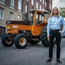 Helsingissä lähes koko ikänsä asunut Olavi Seppänen selvittää Ylen kahdeksanosaisessa sarjassa, mitä maaseutu ja maalaisuus tarkoittavat nykyään.