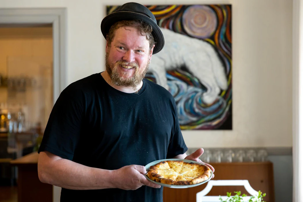 Ville Haapasalo perusti elintarvikeyrityksen ja alkoi paistaa hatsapureja ensimmäisenä koronakesänä vuonna 2020.