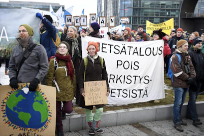 Metsähallituslain uudistamista vastustettiin mielenosoituksella Helsingissä keskiviikkona.