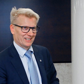 Ministeri Kimmo Tiilikainen (kesk.) muistutti, että vaikka hiilinielut laskevat joksikin aikaa, metsien hiilivarastot säilyvät.