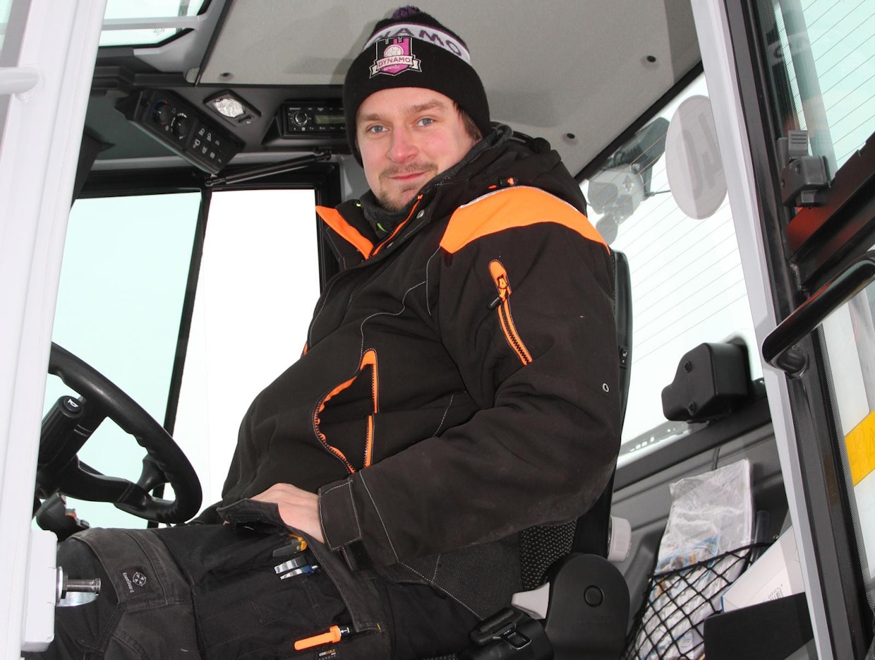 Riku Lappalainen näkee, että suurempi ja tehokkaampi kone mahdollistaa osaltaan liiketoiminnan kasvattamisen.
