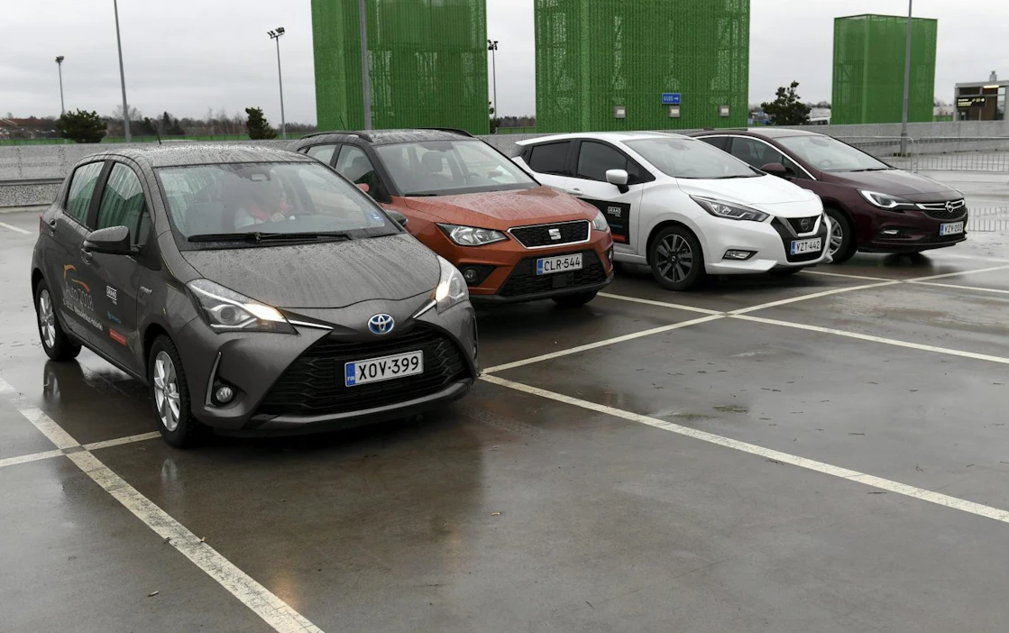 Suomessa törmättiin 15–17-vuotiaille tarkoitettuja kevytautoja koskevassa lainsäädännössä umpikujaan, kun Euroopan unionin komissio löysi kevytautojen eli nopeusrajoitettujen autojen lainsäädännössä huomautettavaa.