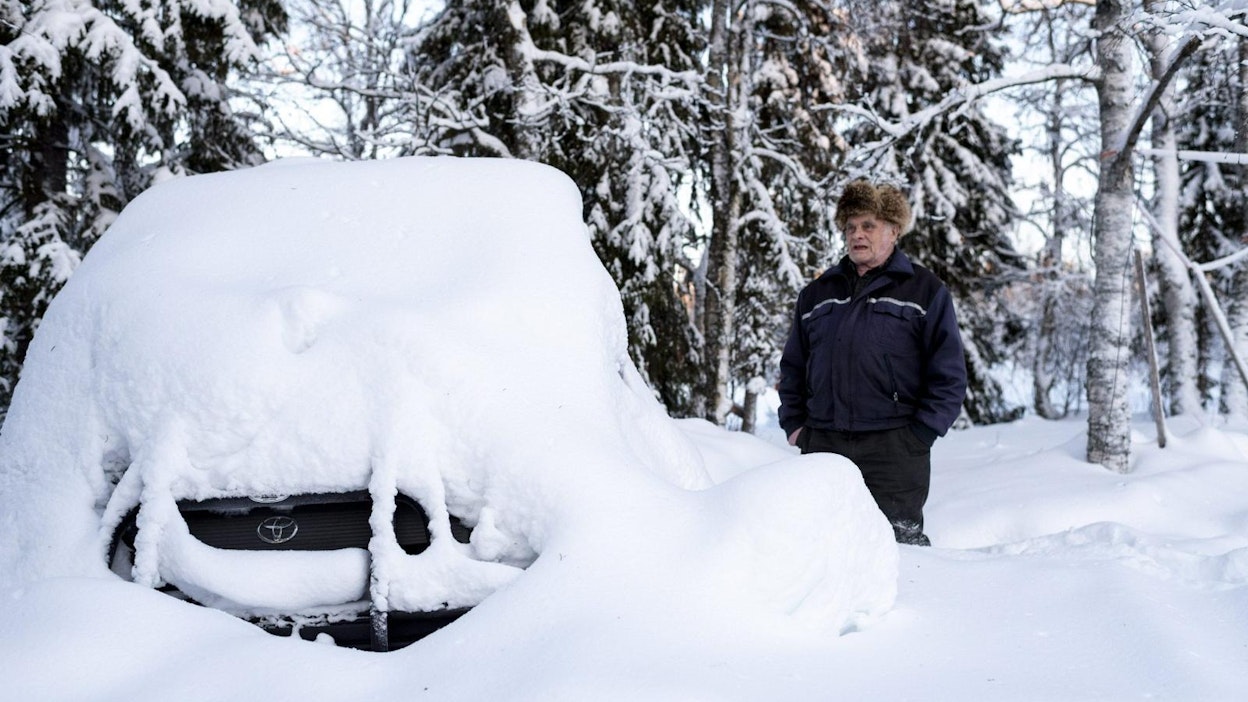 Muoniolaisen Paavo Reponiemen Toyota Hiace -pakettiauto seisoi tammikuussa lumikinosten alla odottamassa kevättä.