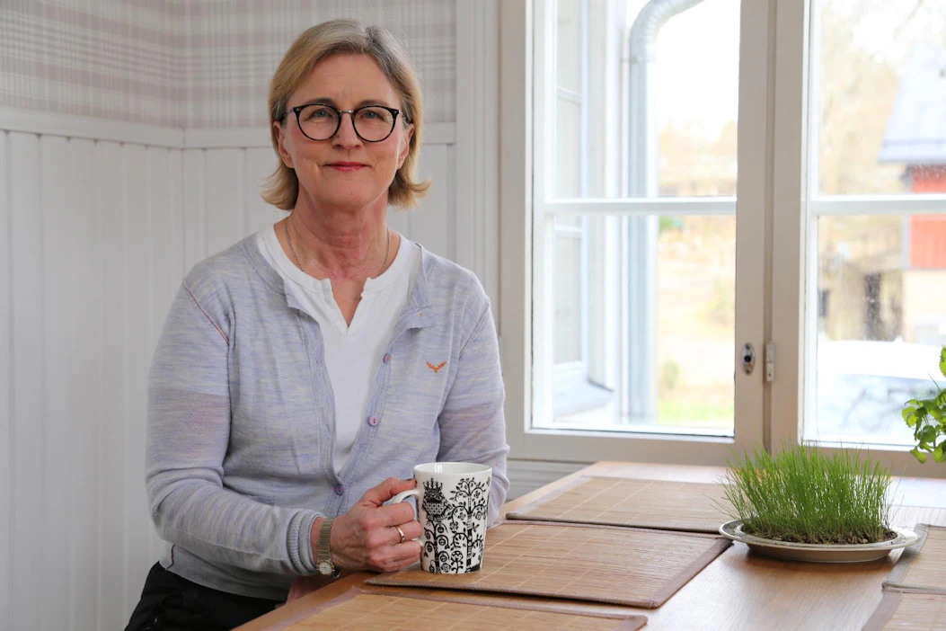 Riitta Mustonen on otettu saamastaan palkinnosta. Hän kehuu Maaseudun Tulevaisuutta, missä ruokaan liittyvät aiheet ovat nousseet entistä tärkeämmiksi.