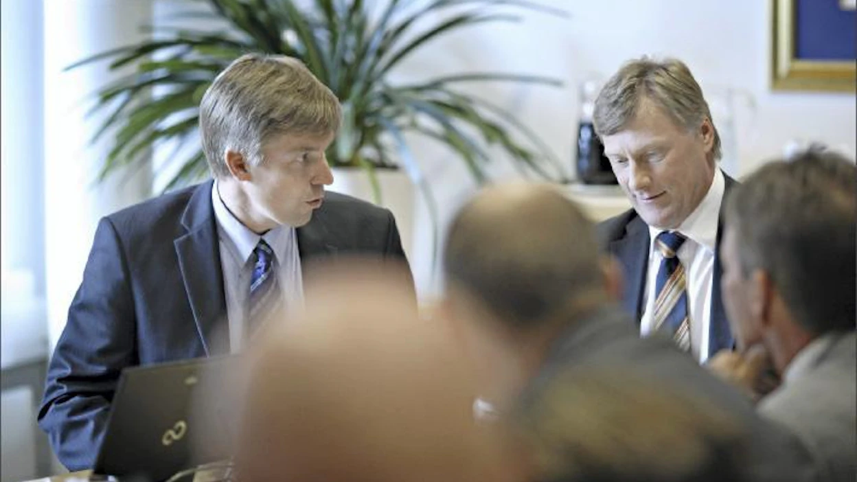 Maa- ja metsätalousministeri Jari Koskinen (oik.) on käynyt vierailulla myös MTK:n johtoryhmän kokouksessa keskustelemassa puheenjohtaja Juha Marttilan kanssa. Antti Raatikainen