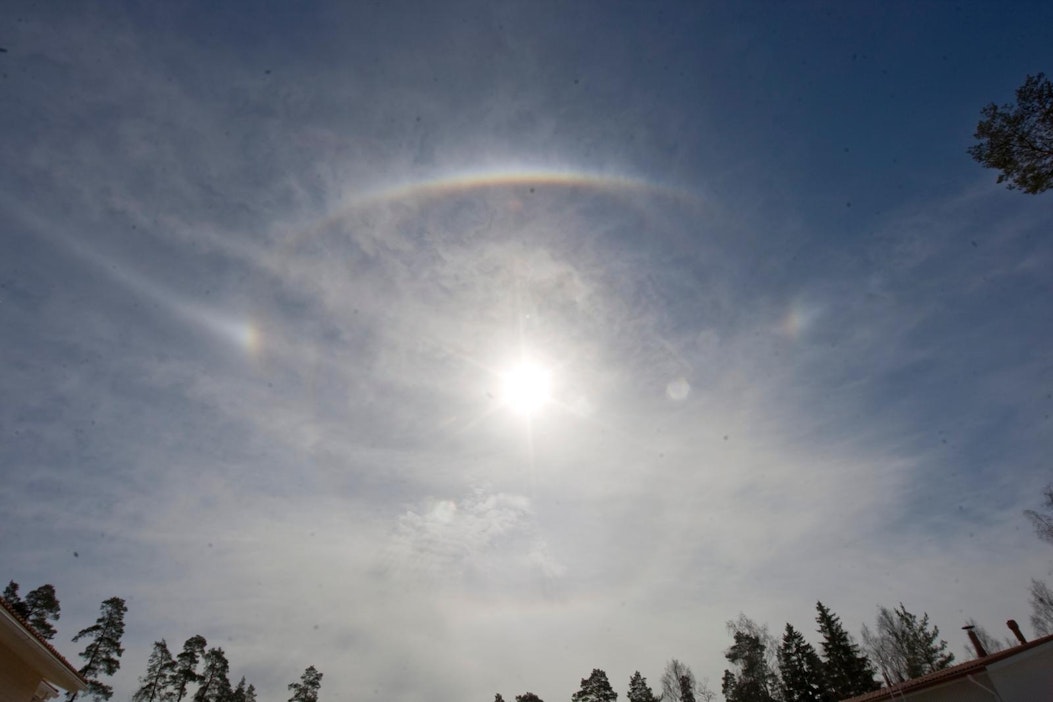 Haloilmiöitä on lukuisia erilaisia.