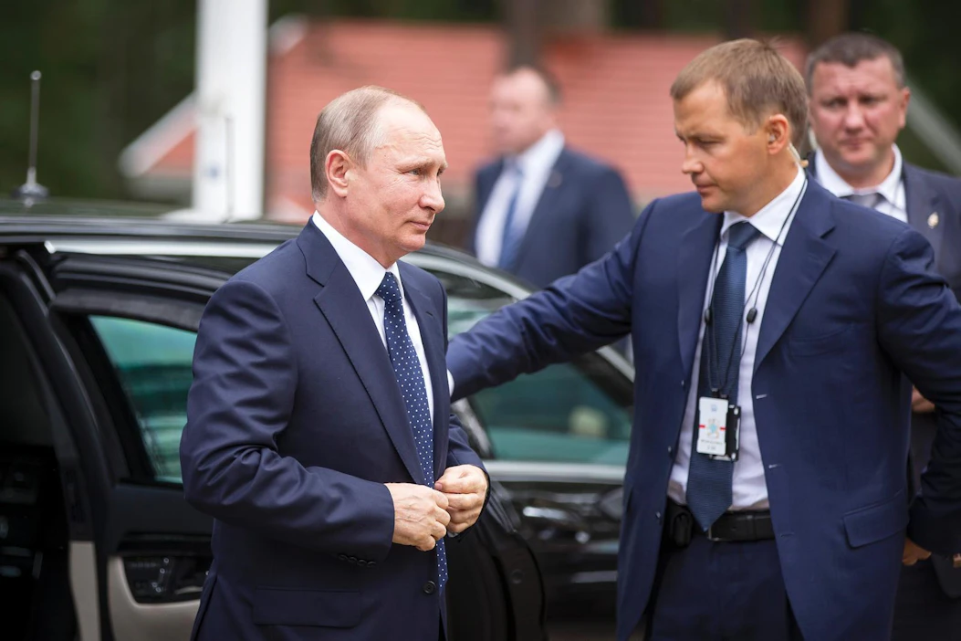 Venäjän presidentti Vladimir Putinin vierailu Punkaharjun Valtionhotellilla vaati suuret turvatoimet, mutta paikkakuntalaiset suhtautuivat vierailuun rauhallisesti.