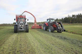 Silppurin 3,1 m leveä noukin yhdessä 90 cm leveän syöttöaukon kanssa takaavat, että rehu nousee mukisematta roottorille.