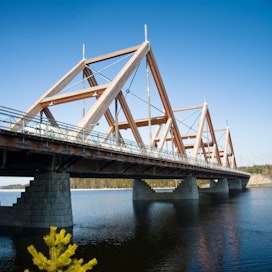 Vihantasalmen silta Mäntyharjulla sai vuoden 2000 puurakennepalkinnon. Silta avattiin liikenteelle marraskuussa 1999.