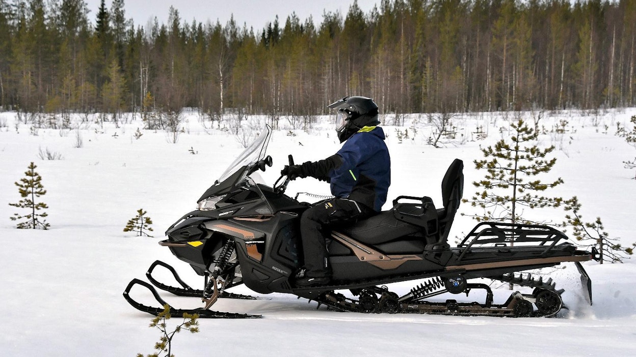 Nykyisin myös työkoneiden muotoiluun paneudutaan huolellisesti: Ranger 49 on tyylikkään näköinen.