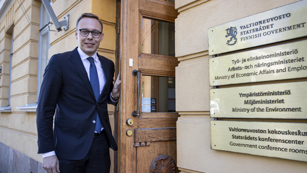 Työministeri Matias Marttinen (kok.) pitää työperäistä maahanmuuttoa tärkeänä Suomen talouskasvulle.
