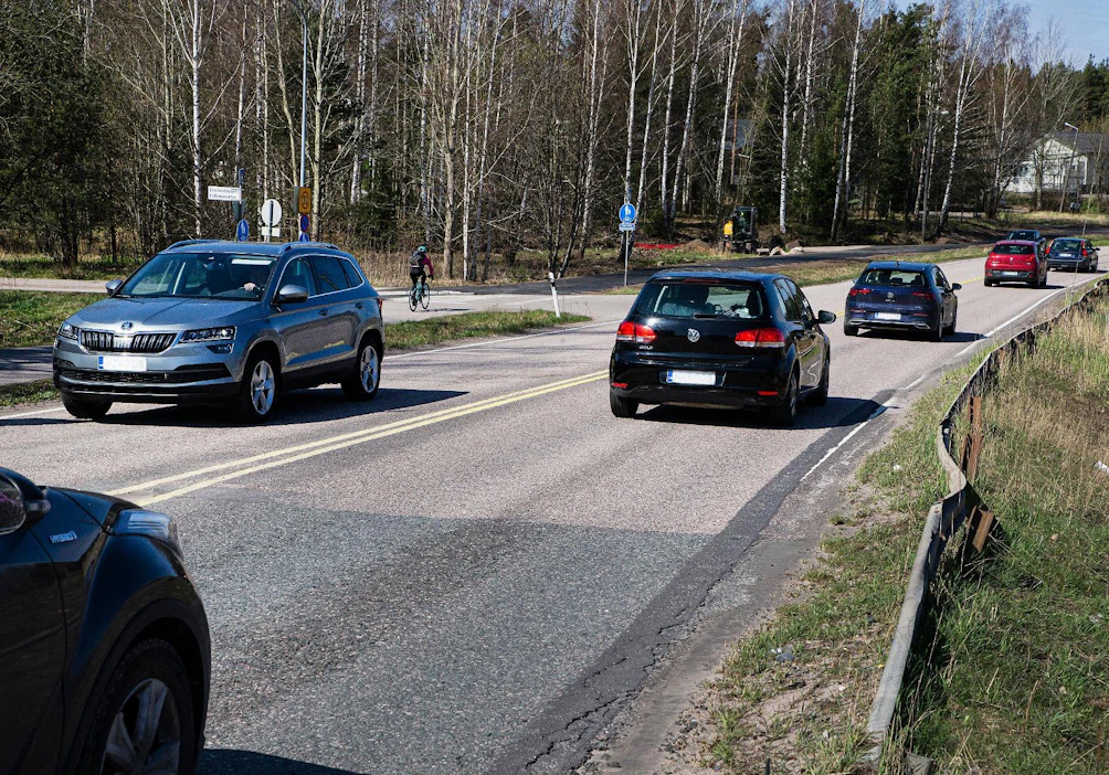 Valtaosa koronajan hiilidioksidipäästöjen laskusta johtuu liikenteen määrän vähenemisestä.