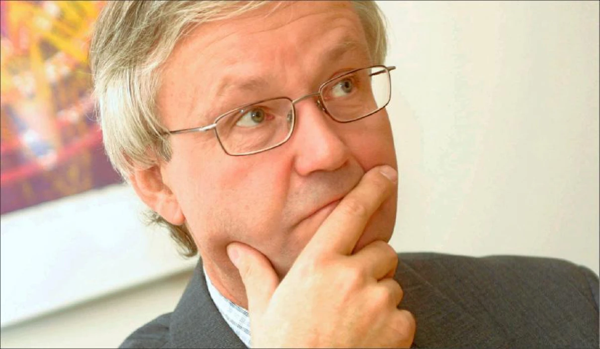 MT:n ARKISTO Hallinto-oikeuden professori Olli Mäenpään mukaan viranomaisten kuuluu huolehtia, että viljelijä saa tiedon tarkastuksesta ja voi olla läsnä siinä.