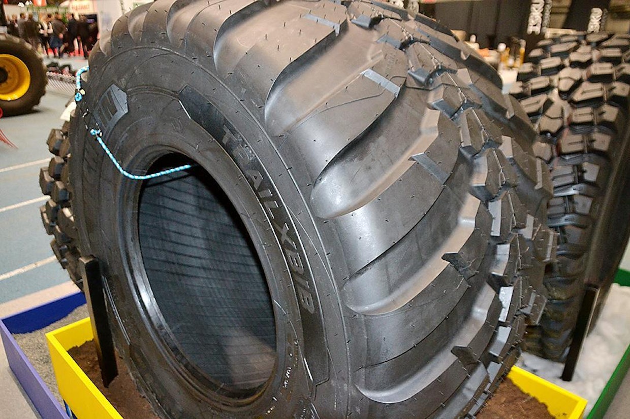 Michelin TrailXPip on perävaunupyörä joustavalla Ultralfex-rungolla. Rengas on suunniteltu tieajoon ja etenkin käytettäväksi ilmajousituksen kanssa. Keskialue on yhtenäinen, jolloin rengas on hiljainen. Rivat antavat kulkuun vakautta. Paineskaala on laaja, peltokäytössä paine voi olla 0,8 baria ja kovemmalla paineella rengas sopii rajuun tieajoon. Hokki on pieni ja väli ohut, jolloin rengas puhdistuu herkästi.