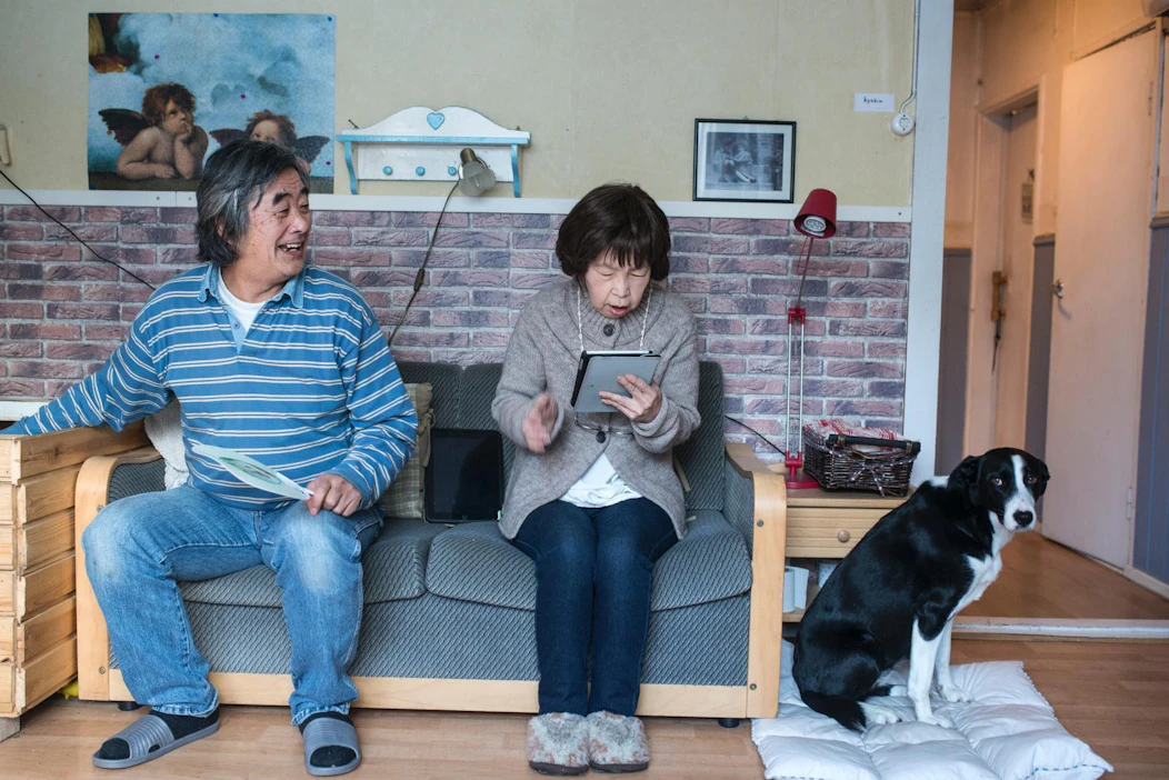 Keiichi ja Mariko Hayami muuttivat seitsemän vuotta sitten Japanista Suomeen Iin sivukylälle. Runko-koira on kuulunut perheeseen vuoden verran.