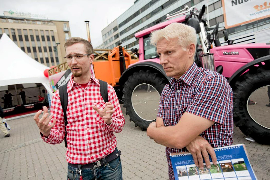 SuomiAreena MTK:n Maaseutunuoret liemessä. Haastattelussa kansanedustajat Kimmo Tiilikainen ja Oras Tynkkynen.