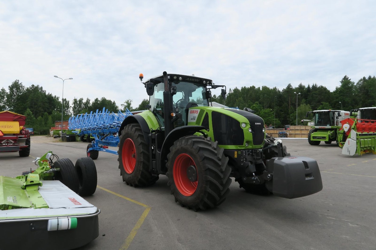 Lemken on Claasin lisäksi Konekesko Latvian tärkein tuotemerkki. Jelgavan toimipisteen konepiha on pullollaan järeää kalustoa.