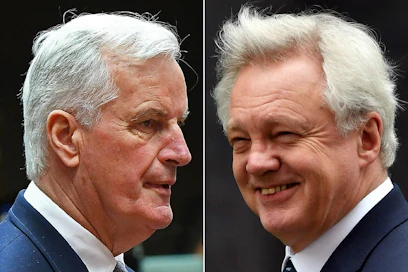 Pääneuvottelijat EU:n Michel Barnier ja Britannian David Davis käyvät ensimmäiset viralliset neuvottelunsa tänään Brysselissä. LEHTIKUVA/AFP
