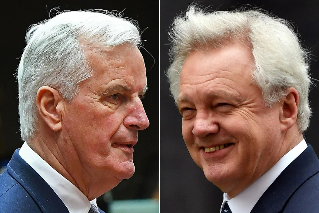 Pääneuvottelijat EU:n Michel Barnier ja Britannian David Davis käyvät ensimmäiset viralliset neuvottelunsa tänään Brysselissä. LEHTIKUVA/AFP