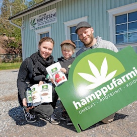 Kantri kertoi Virve Kettusen ja Ville Virtasen HamppuFarmista viisi vuotta sitten. Tämä kuva on vuoden takaa.