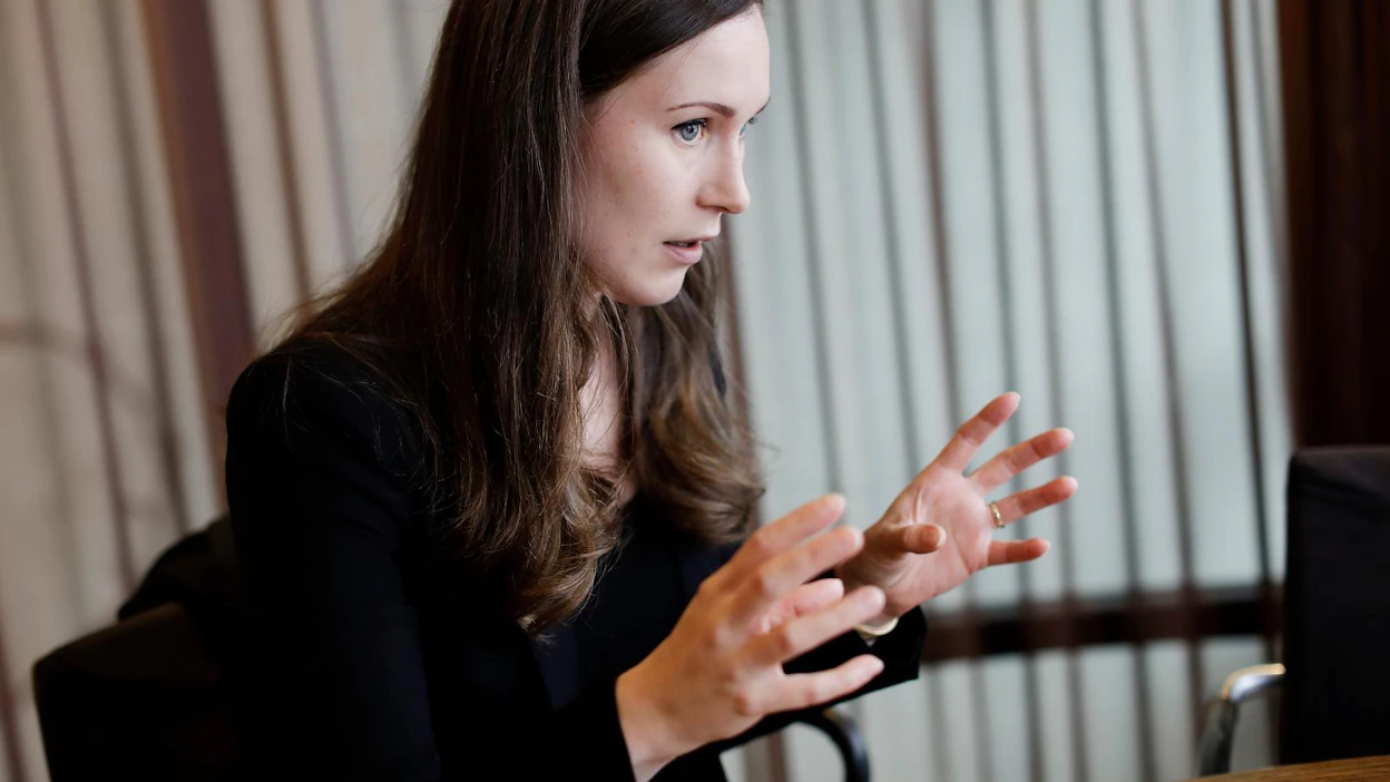 Pääministeri Sanna Marinin (sd.) mukaan hallitus keskustelee huomenna yleisötilaisuuksien rajoittamisesta.