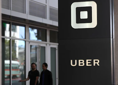 Uber aloitti toimintansa Suomessa vuonna 2014, mutta keskeytti sen viime kesänä. LEHTIKUVA / AFP
