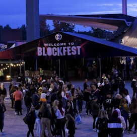 Suomen isot musiikkifestivaalit ilmoittivat yksi toisensa perään, että tämä kesä jää niiltä väliin. Jokunen kekkeri on kuitenkin pitänyt lipunmyynnin pyörimässä, niistä yksi on Tampereen hiphop-festari Blockfest