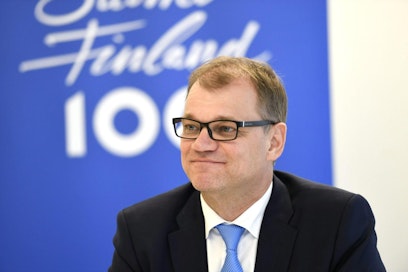 Pääministeri Juha Sipilä toivoo kunnilta malttia, jota ei tehtäisi päätöksiä jotka kuuluvat tulevalle maakuntahallinnolle.
