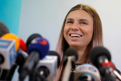 Tsimanouskaja sanoo yllättyneensä tapauksen paisumisesta poliittiseksi skandaaliksi, sillä hänen mukaansa kyse oli alun perin urheiluun liittyvästä kiistasta.