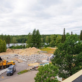 Hyytiälän tutkimusaseman uusi päärakennus ja majoitustilat tulevat vanhojen talojen pihapiiriin Kuivajärven rantamaisemiin. Rakennustyöt alkoivat kesällä 2021.