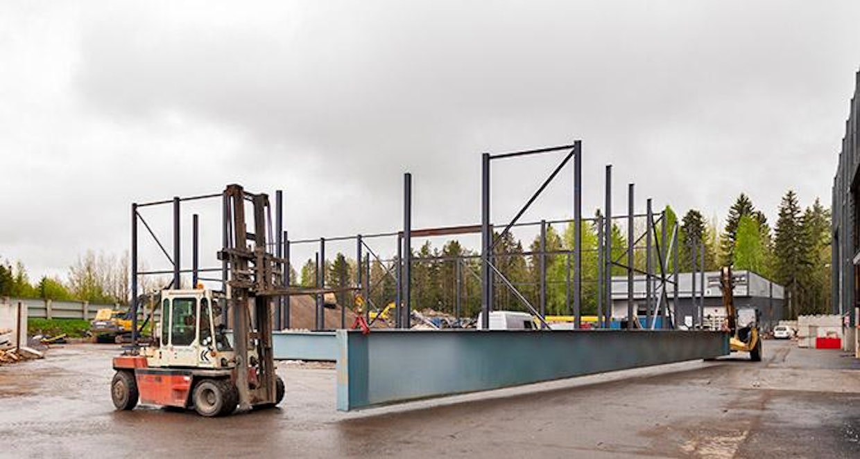 Kokonaisena purettavia hallirunkoja käytetään maaseudulla usein konesuojina ja varastorakennuksina.