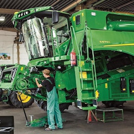 Wihuri ryhtyy kevään korvalla markkinoimaan John Deeren maatalouskoneita myös Virossa.