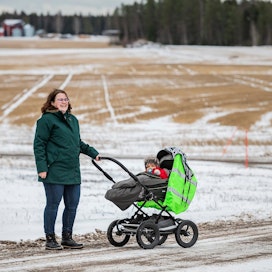 Madelene Lindqvist on RKP:n ensimmäisen kauden kunnanvaltuutettu Vöyriltä. Lindqvist on perhevapaalla, vaunuissa on hänen tyttärensä Agnes Häggblom. Perhevapaan jälkeen Lindqvist palaa toiminnanjohtajan työhönsä ruotsinkielisen Pohjanmaan maataloustuottajien liittoon.