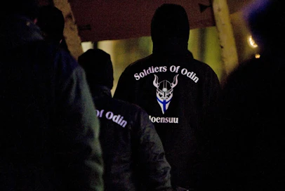 Odin-tunnuksisia partioita liikkui syksyn, talven ja kevään aikana useiden suomalaiskaupunkien kaduilla.