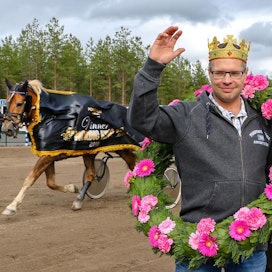 Costellon Nordic Kingin voiton jälkeen kruunattiin ja seppelöitiin viime kesänä myös sen valmentaja Ville Herttua.