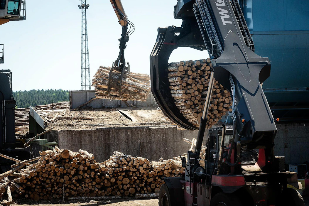 Puukaupan vauhti on kesälomien lähestyessä hieman jo hidastumassa, mutta kauppoja on tehty silti selvästi viimevuotista rivakammin.