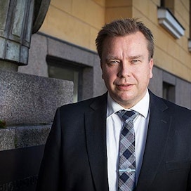 &quot;Poliisin saa jatkossa entistä ripeämmin paikalle myös harvaan asutuilla alueilla&quot;, kertoo puolustusministeri Antti Kaikkonen.