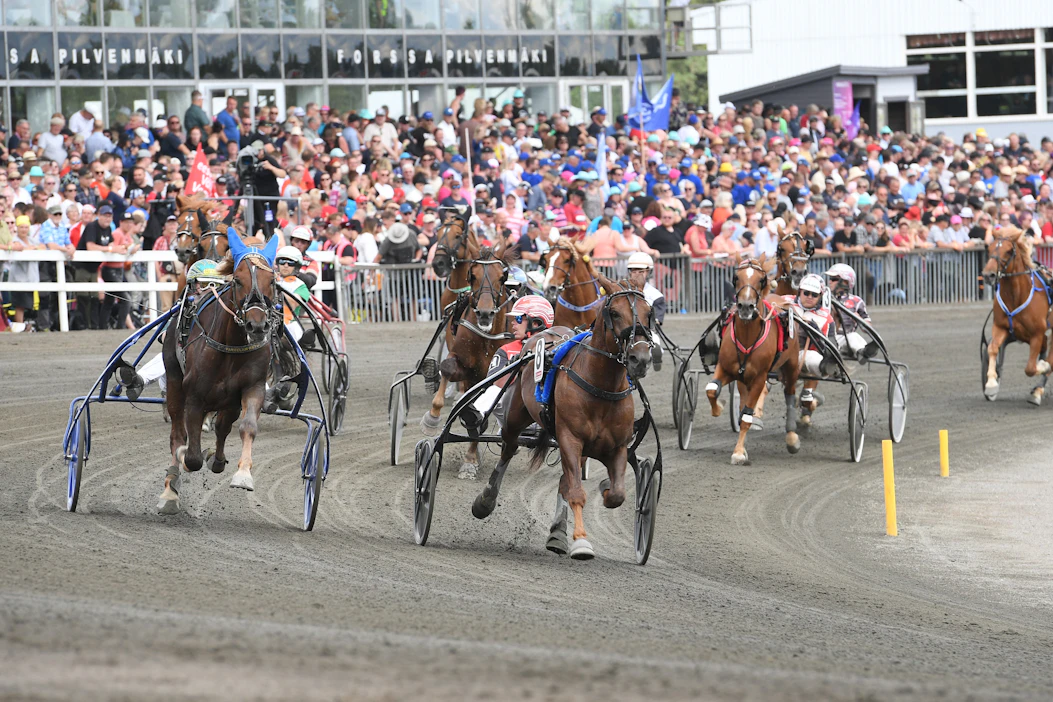 Evartti torjui Parvelan Retun mailin osamatkalla ja lähtee johtoasemassa päätösmatkalle.