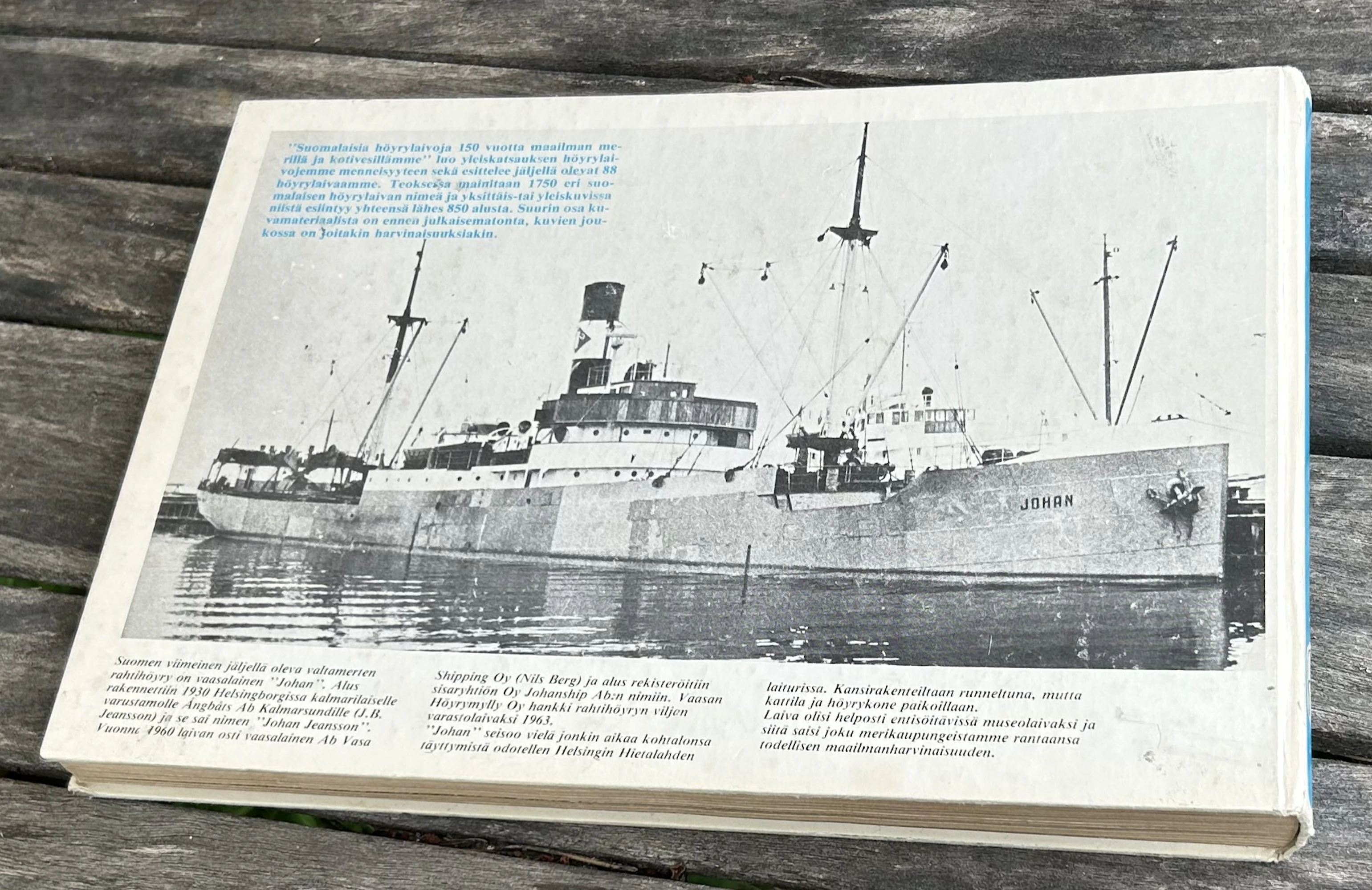 Erkki Riimalan kirjan Suomalaisia höyrylaivoja 150 vuotta takakannessa on kuva ja selostus Johan-laivasta.